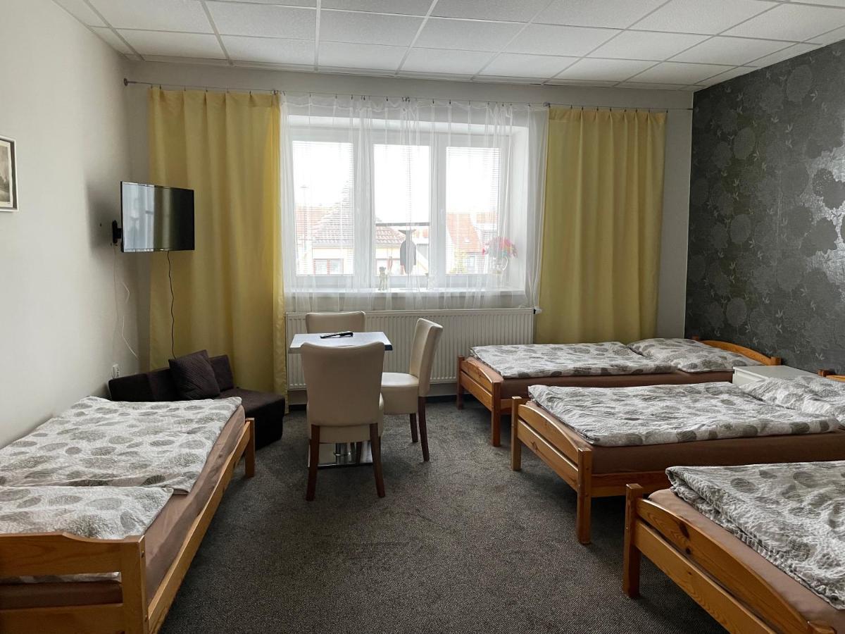 Cetnicka Stanice Hluboka Hluboká nad Vltavou Exteriör bild